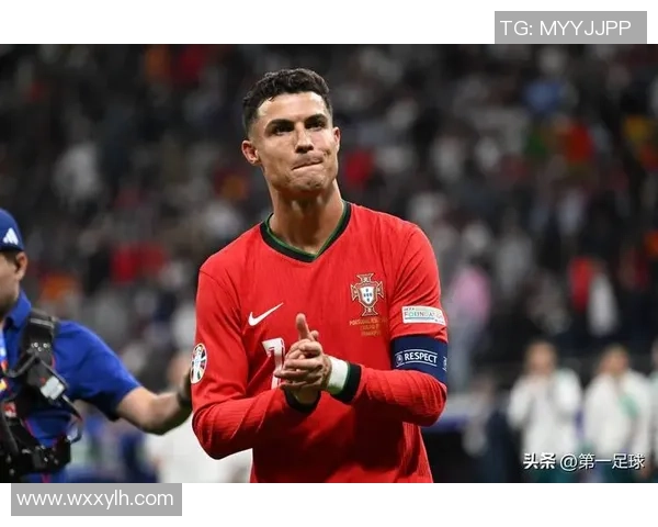 以99号足球球星为核心探寻绿茵场上荣耀与激情故事